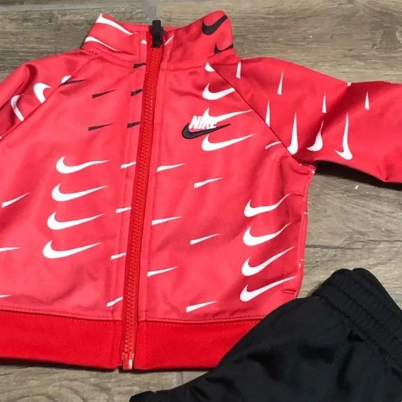 NWT Nike jogger set NWT activewear sportswear fandom - Picture 2 of 4